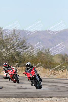 media/Dec-01-2025-Moto Forza (Mon) [[2daa91e15f]]/3-Beginner Group/Session 3 (Turn 3)/